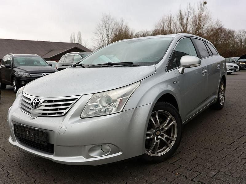 Gebraucht Toyota Avensis Sol 150 PS (110 kW) 2011 Silber Kombi