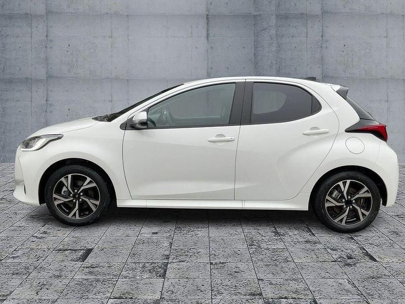 Neu Toyota Yaris Hybrid 116 PS (85 kW) 2025 Weiß Limousine