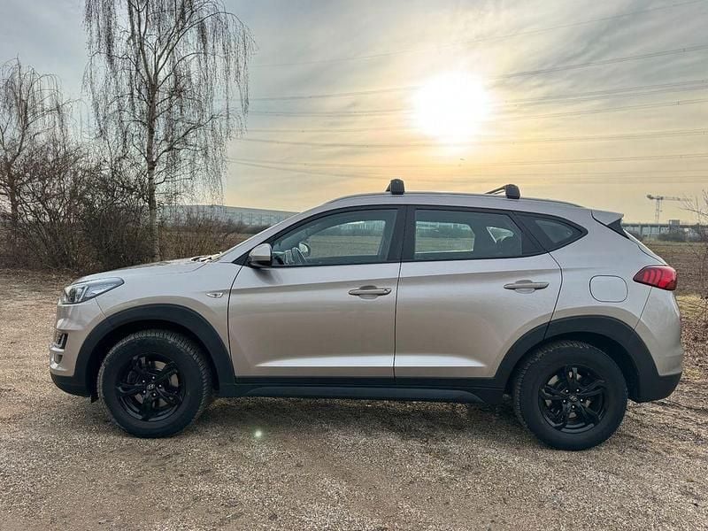 Braun Gebraucht 2019 Hyundai Tucson Select SUV | 15.500 € (Fairer Preis) - Bild 1/4