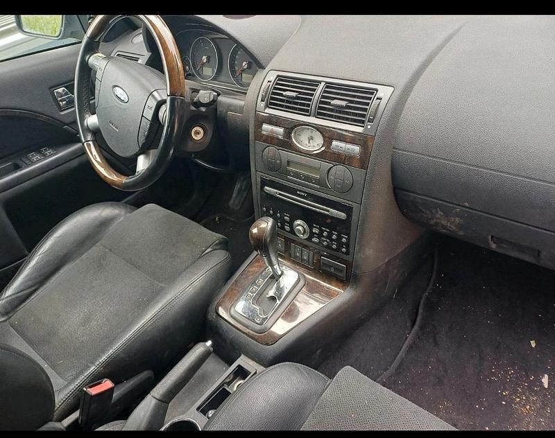 Gebraucht Ford Mondeo 131 PS (96 kW) 2004 Blau Kombi