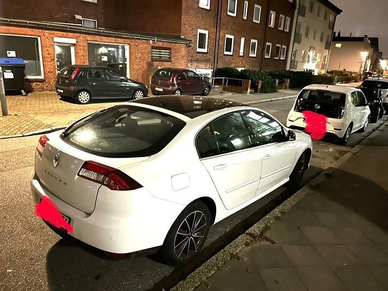 Gebraucht Renault Laguna III Dynamique 110 PS (80 kW) 2013 Weiß Limousine