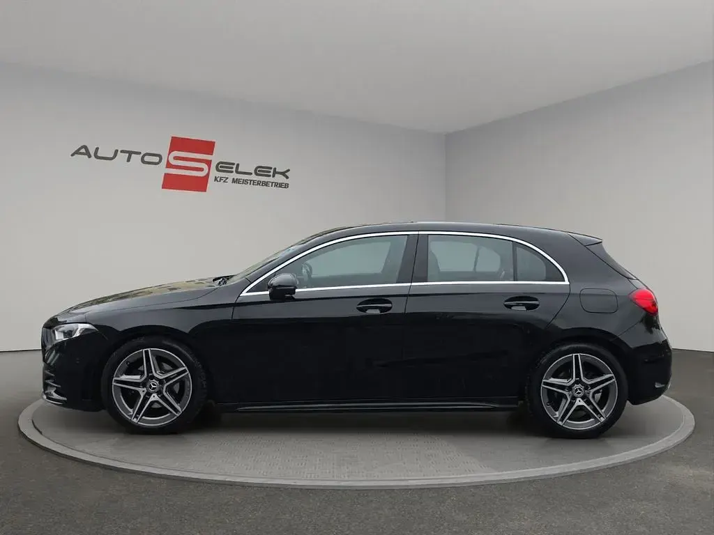 Gebraucht Mercedes A180 AMG line 136 PS (100 kW) 2019 Schwarz Limousine