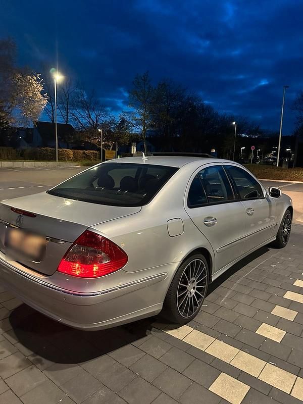 Gebraucht Mercedes E200 184 PS (135 kW) 2007 Grau Limousine
