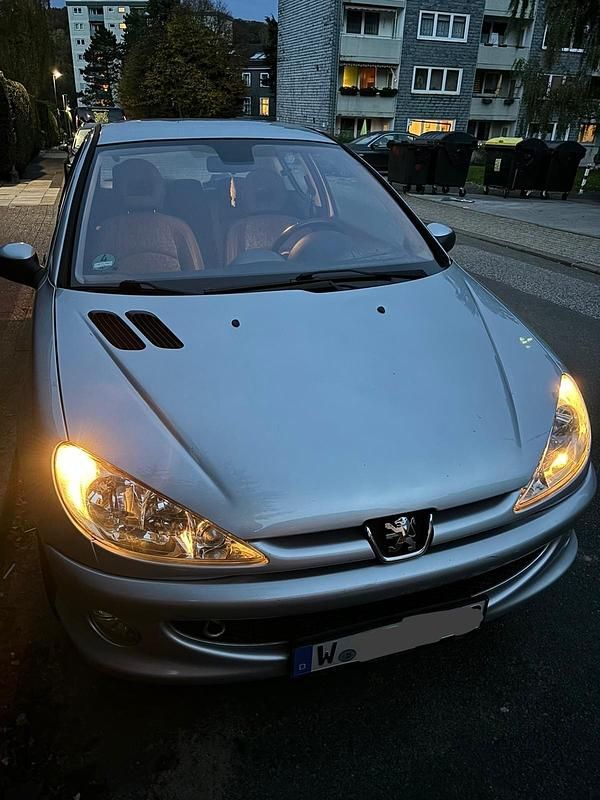 Silber Gebraucht 2006 Peugeot 206 Kleinwagen | 500 € - Bild 1/4