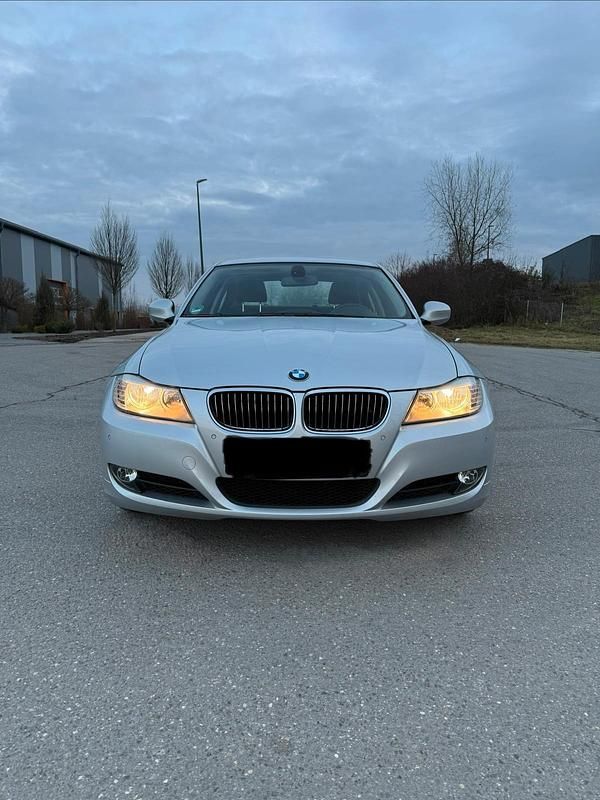 Grau Gebraucht 2009 BMW 325 Comfort Edition Limousine | 7.250 € (Superpreis) - Bild 1/4