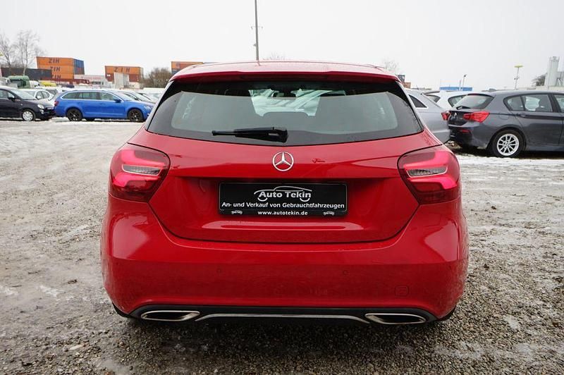 Gebraucht Mercedes A160 102 PS (75 kW) 2016 Rot Limousine