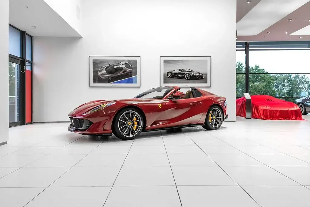 Gebraucht Ferrari 812 799 PS (587 kW) 2021 Rot Cabrio