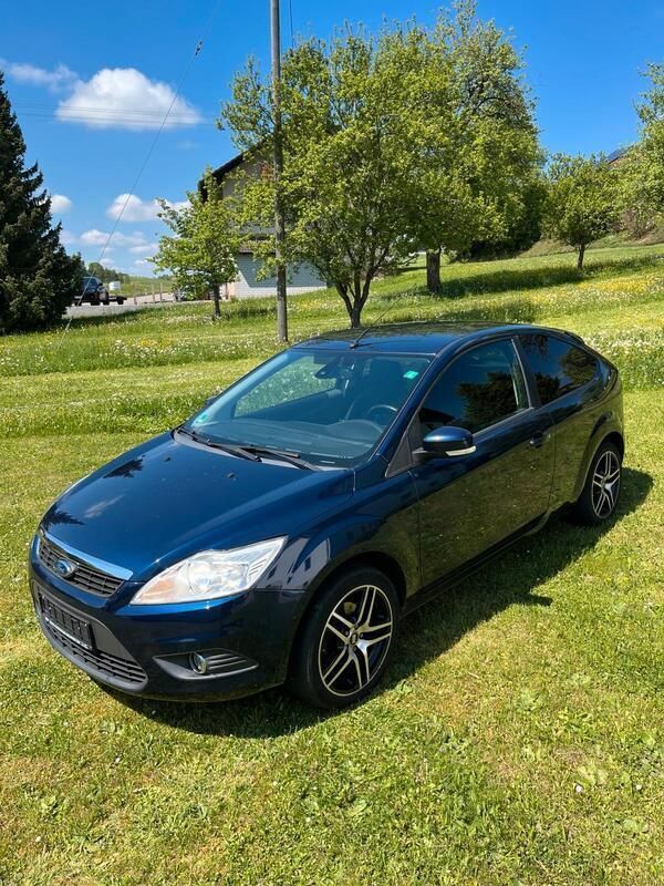 Blau Gebraucht 2010 Ford Focus Limousine | 1.799 € (Superpreis) - Bild 1/4