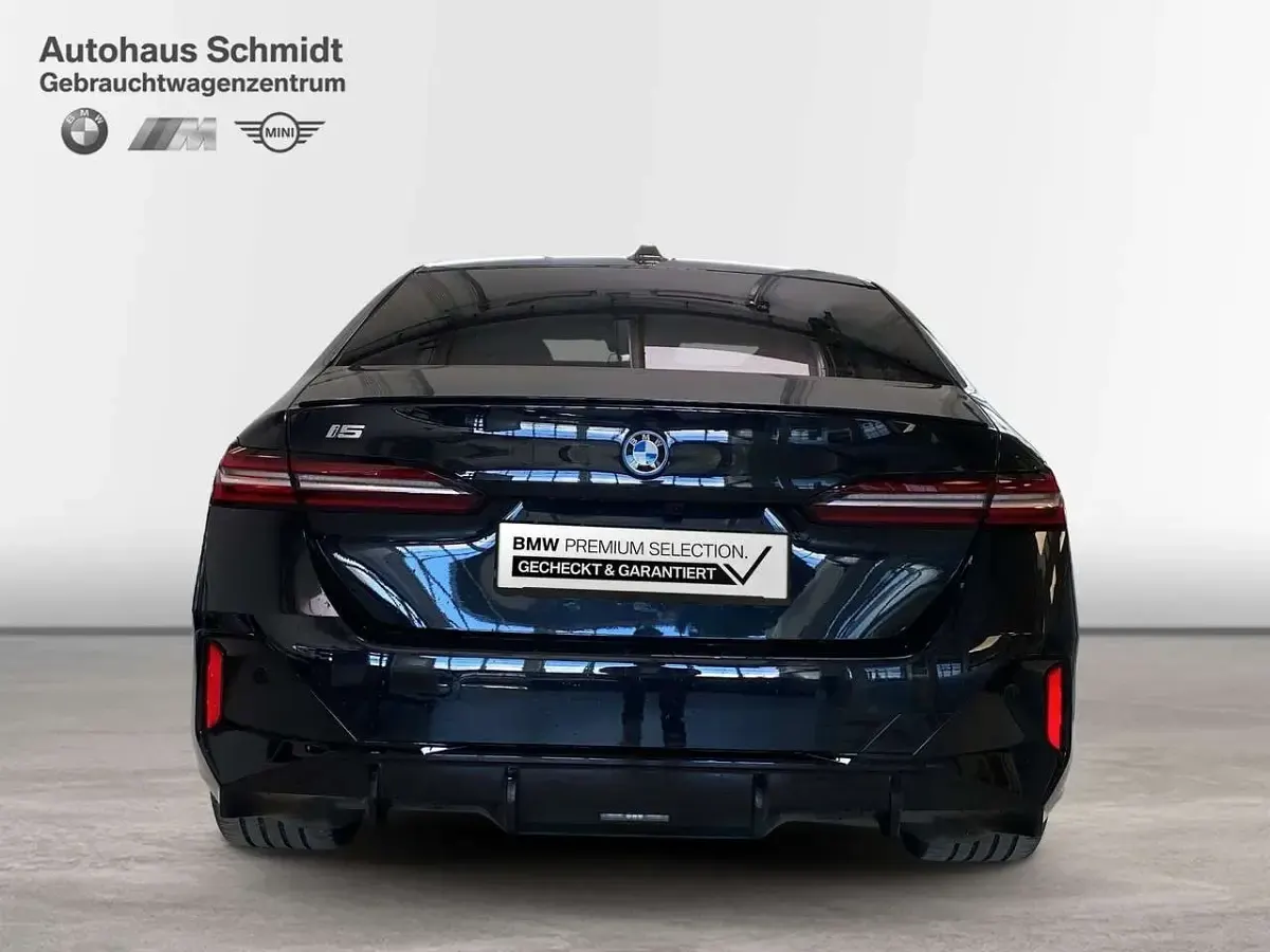 Gebraucht BMW i5 M Sport 442 kW (601 PS) 2025 Saphirschwarz Limousine