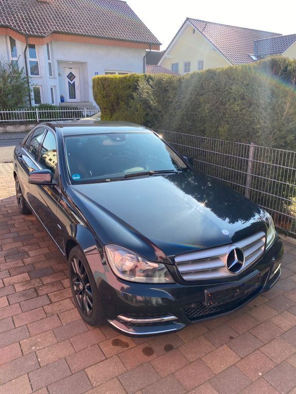 Grau Gebraucht 2011 Mercedes C180 Avantgarde Limousine | 6.790 € (Guter Preis) - Bild 1/4