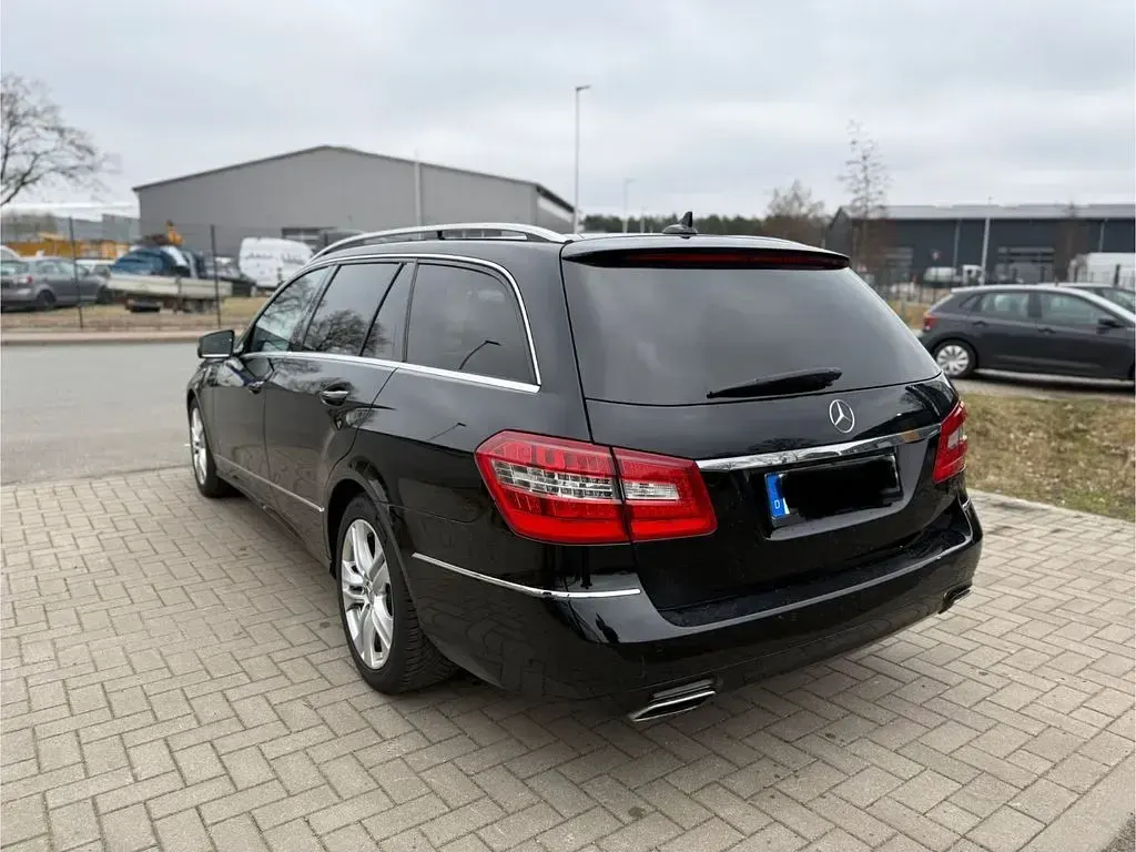Gebraucht Mercedes E300 231 PS (169 kW) 2012 Schwarz Kombi