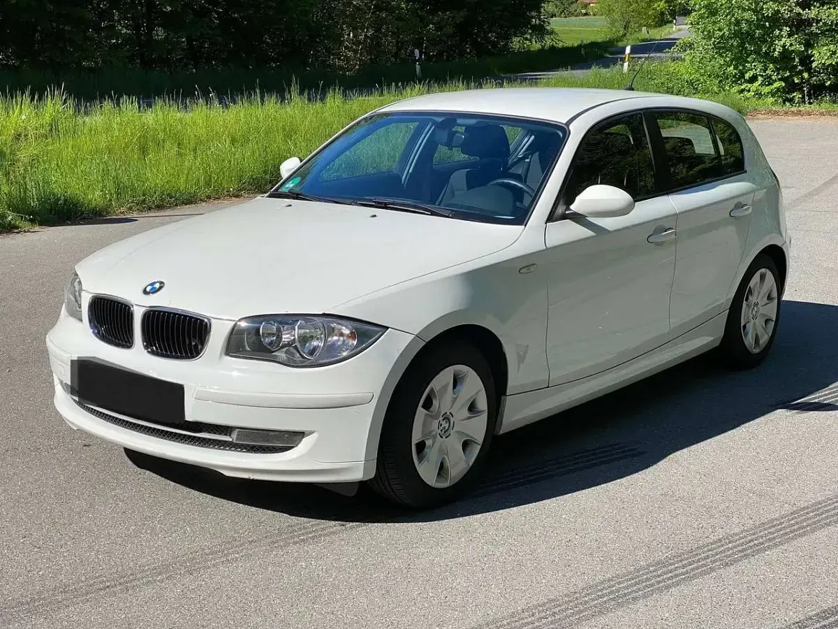 Gebraucht BMW 116 122 PS (89 kW) 2009 Weiß Kleinwagen