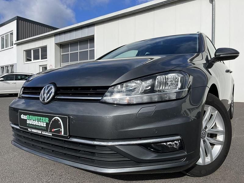 Grau Gebraucht 2020 VW Golf VII Comfortline Kombi | 18.460 € (Fairer Preis) - Bild 1/4