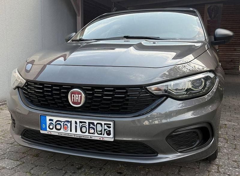 Grau Gebraucht 2020 Fiat Tipo Street Limousine | 11.500 € (Fairer Preis) - Bild 1/4