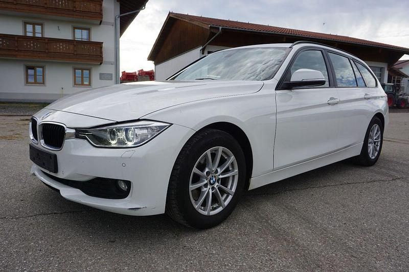 Weiß Gebraucht 2014 BMW 320 Comfort Edition Kombi | 5.900 € (Superpreis) - Bild 1/4