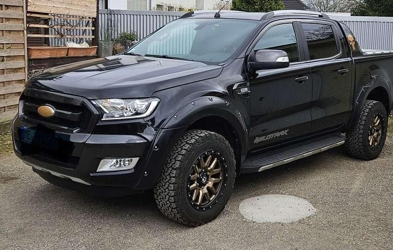 Schwarz Gebraucht 2017 Ford Ranger Wildtrack Abholung | 27.399 € (Fairer Preis) - Bild 1/4
