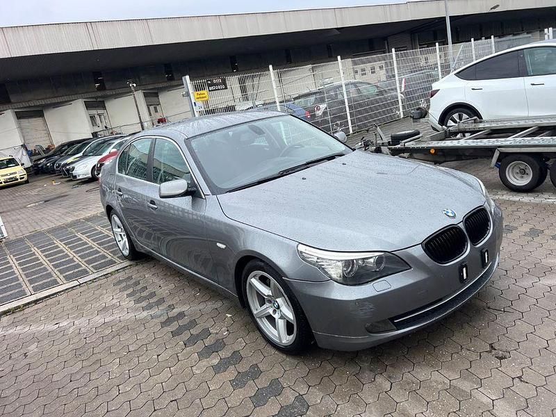 Grau Gebraucht 2007 BMW 523 Exclusive Limousine | 3.499 € (Guter Preis) - Bild 1/4