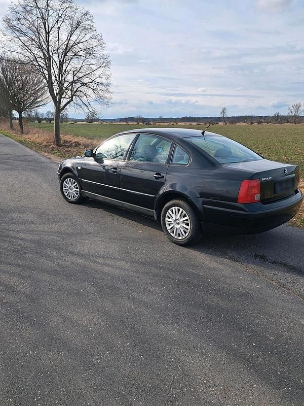 Gebraucht VW Passat 105 PS (77 kW) 2001 Schwarz Limousine