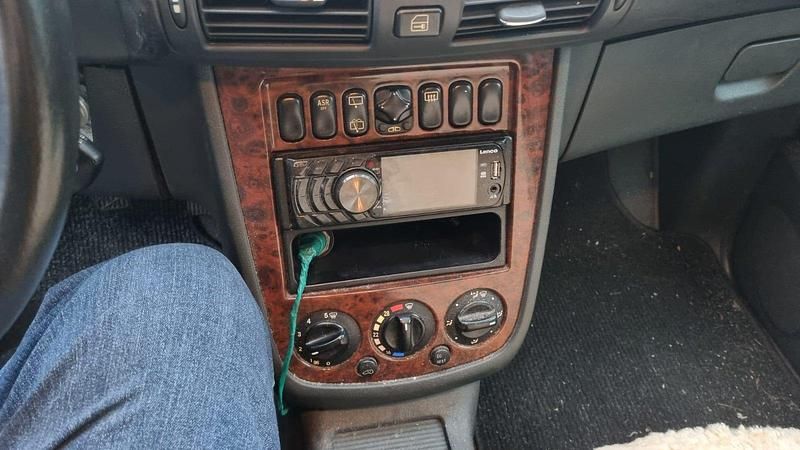 Gebraucht Mercedes Vaneo 115 PS (84 kW) 2002 Schwarz Van / Kleinbus