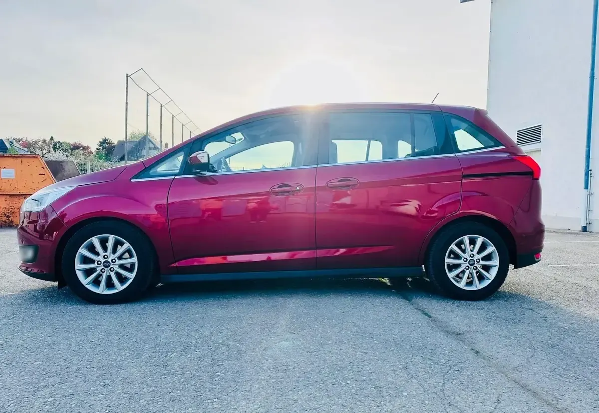 Używany Ford Grand C-Max 150 KM (110 kW) 2017 Czerwony Minivan
