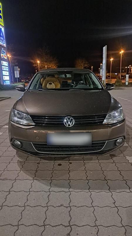 Gebraucht VW Jetta 140 PS (102 kW) 2011 Braun Limousine
