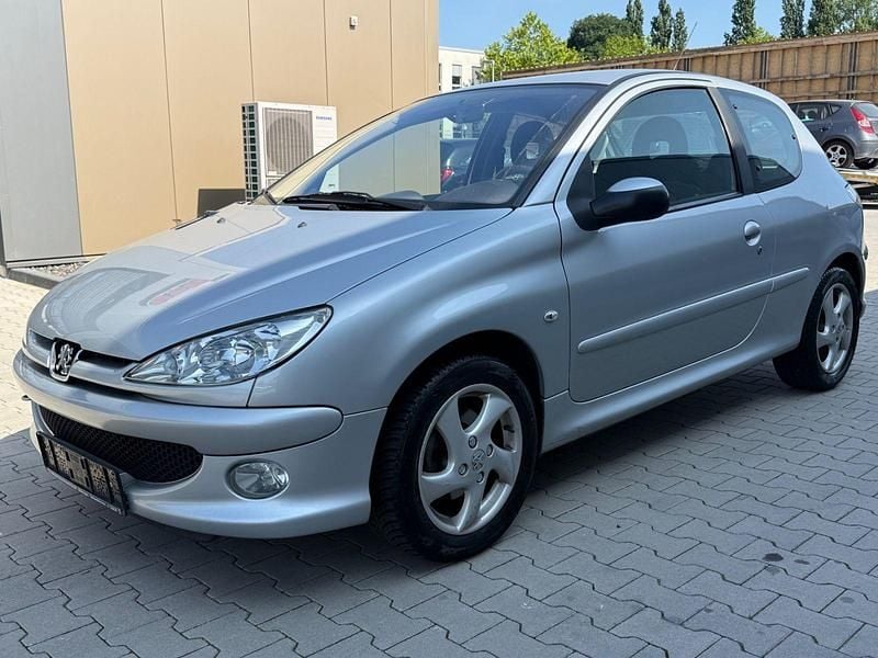 Grau Gebraucht 2006 Peugeot 206 Quiksilver Limousine | 950 € (Superpreis) - Bild 1/4