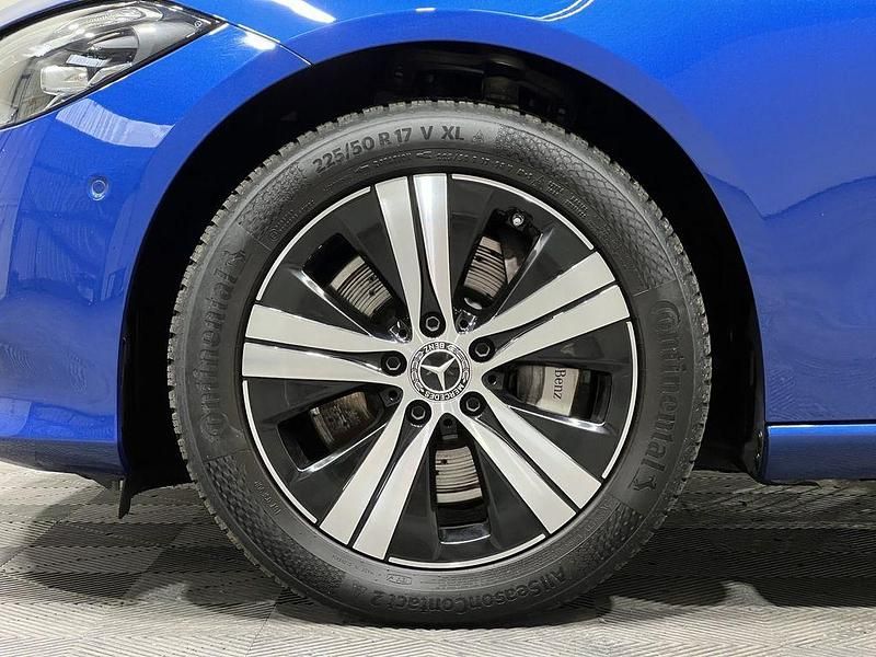 Gebraucht Mercedes C300e 197 PS (144 kW) 2024 Blau, Kombi
