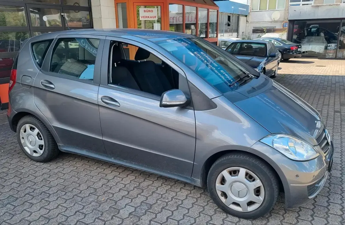 Gebraucht Mercedes A180 109 PS (80 kW) 2011 Silber Kleinwagen