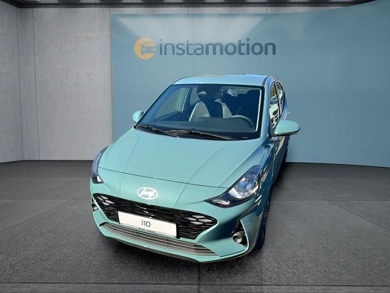 Grün Neu 2025 Hyundai i10 Trend Kleinwagen | 18.499 € (Fairer Preis) - Bild 1/4