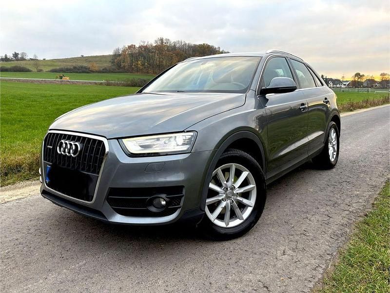 Grau Gebraucht 2013 Audi Q3 Ambiente SUV | 11.599 € (Guter Preis) - Bild 1/4