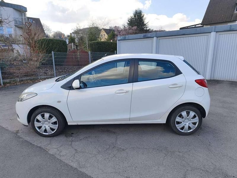 Gebraucht Mazda 2 Impuls 75 PS (55 kW) 2010 Arachneweiß metallic Kleinwagen