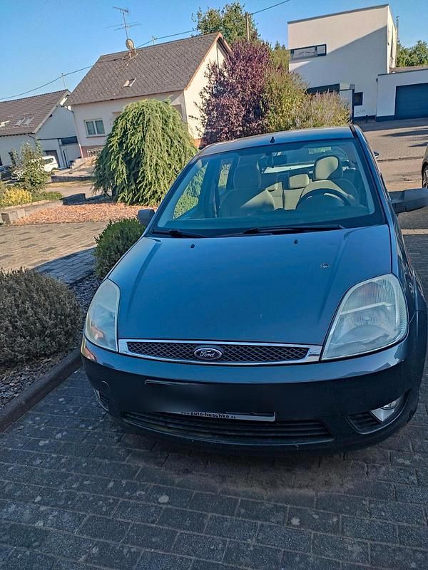 Grau Gebraucht 2003 Ford Fiesta Kleinwagen | 600 € (Guter Preis) - Bild 1/3