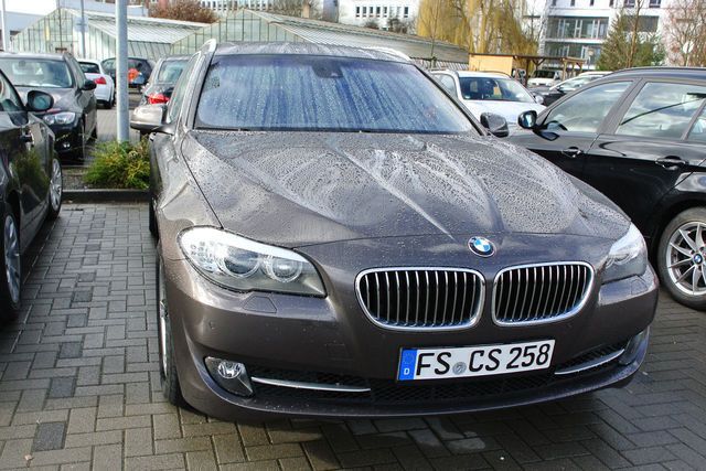 Braun metallic Gebraucht 2010 BMW 520 Kombi | 26.900 € - Bild 1/2