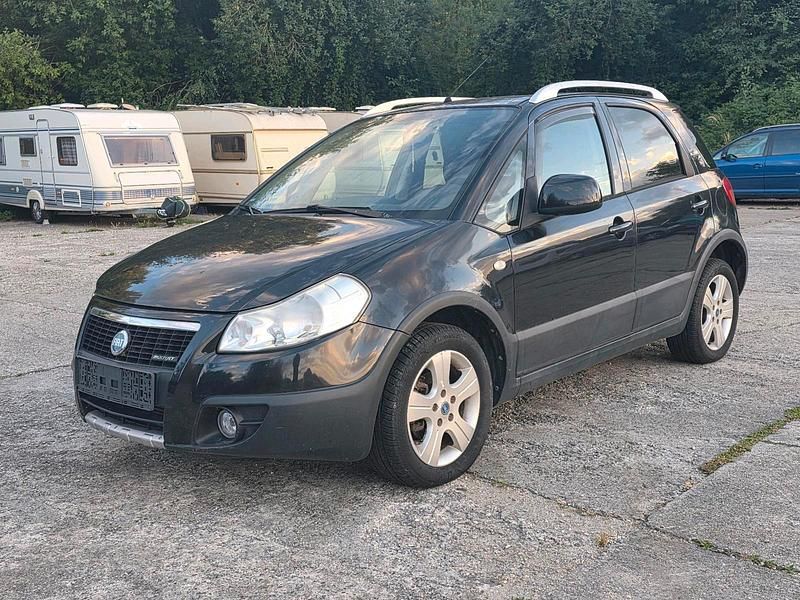Schwarz Gebraucht 2009 Fiat Sedici SUV | 1.250 € (Superpreis) - Bild 1/4