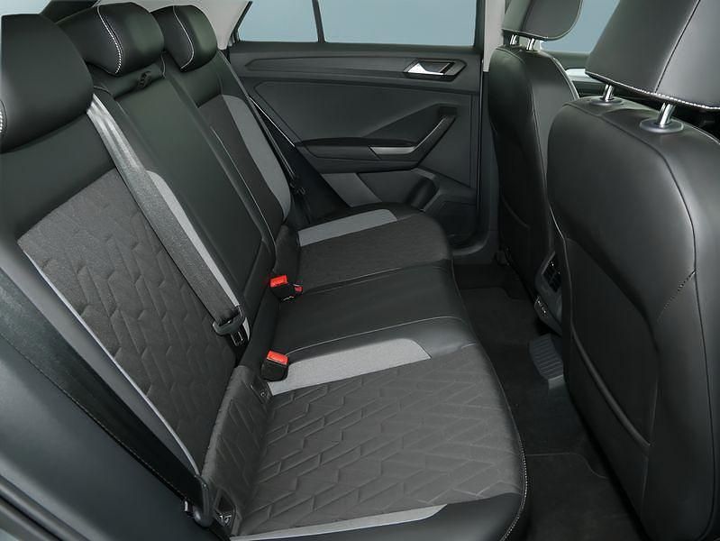 Gebraucht VW T-Roc 150 PS (110 kW) 2025 Silber SUV