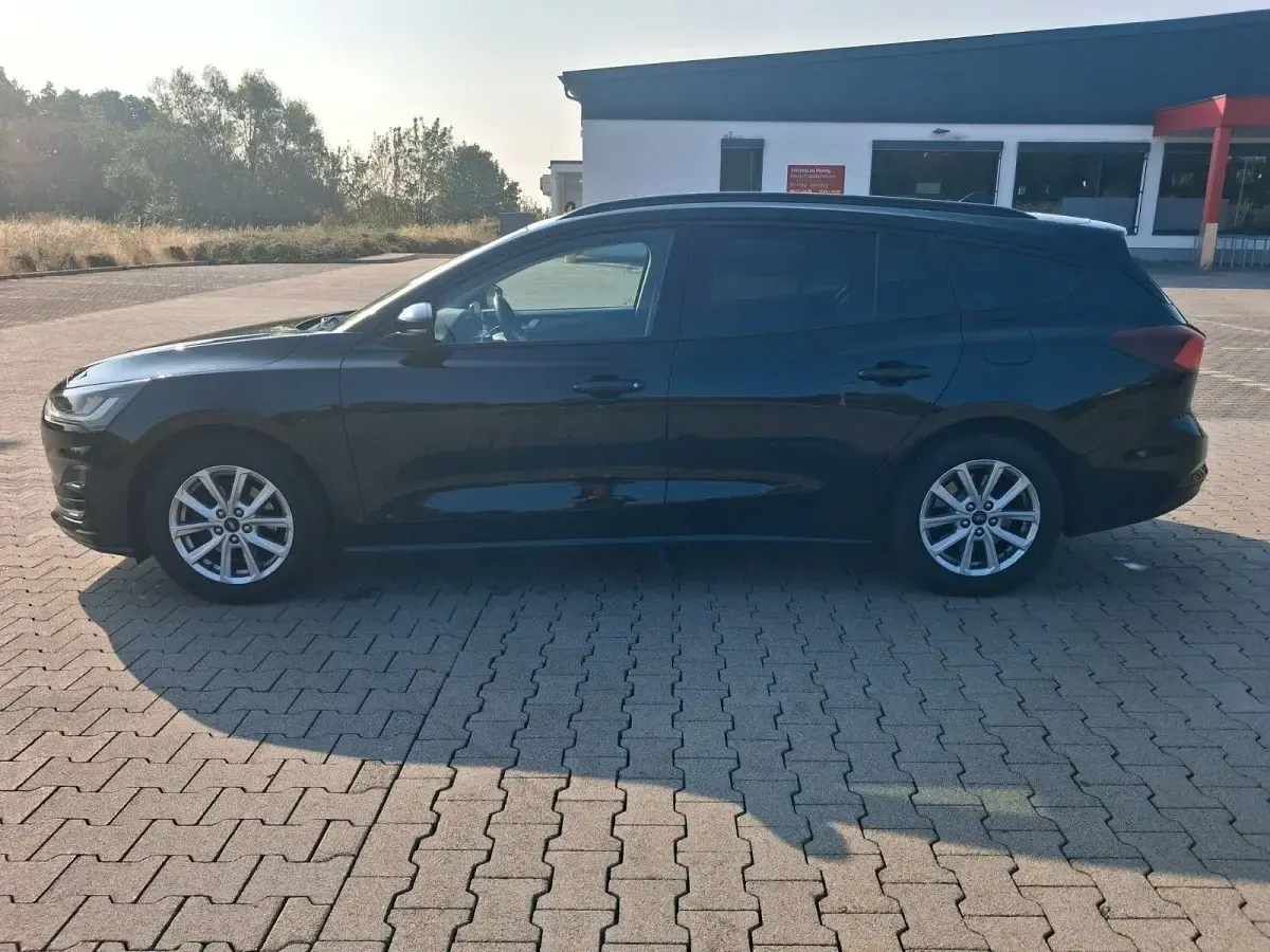 Gebraucht Ford Focus Cool & Connect 101 PS (74 kW) 2022 Schwarz Limousine