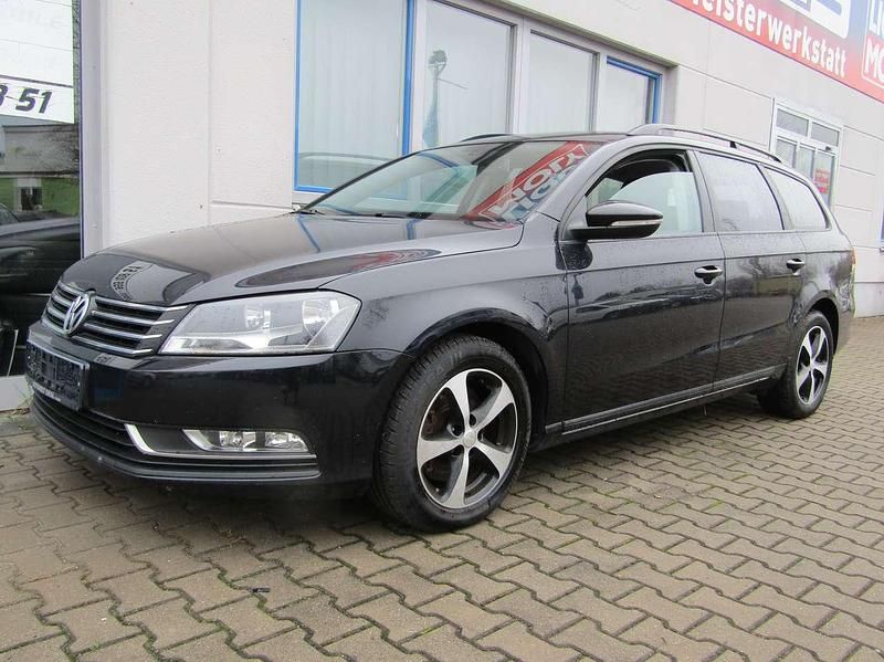 Gebraucht VW Passat Trendline 140 PS (102 kW) 2012 Deep black perleffekt Kombi