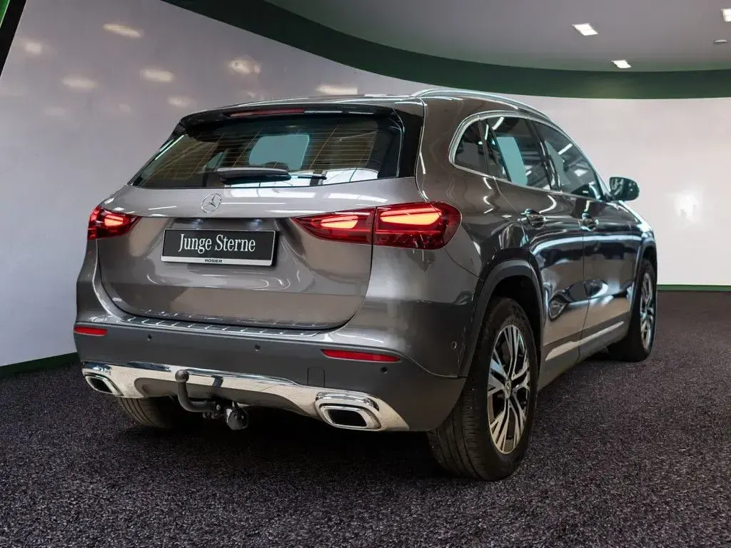 Gebraucht Mercedes GLA220 Advanced 190 PS (139 kW) 2023 Grau / mountaingrau SUV