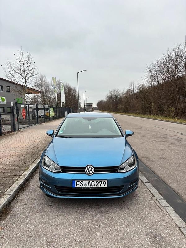 Blau Gebraucht 2015 VW Golf VII Kombi | 8.300 € (Fairer Preis) - Bild 1/4
