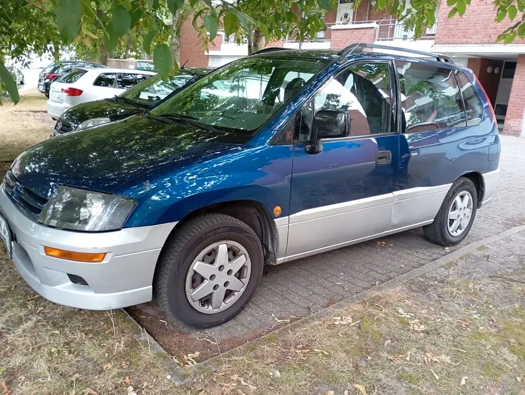 Gebraucht Mitsubishi Space Runner 136 PS (100 kW) 1999 Blau Van / Kleinbus