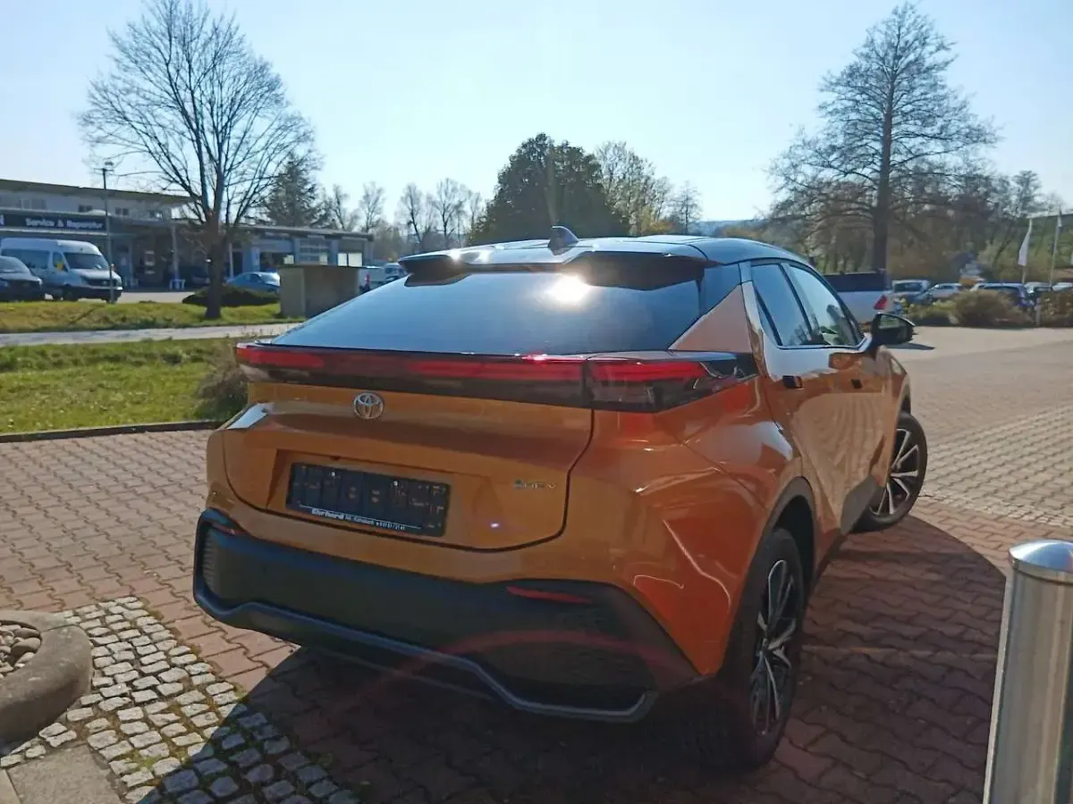 Neu Toyota C-HR 197 PS (144 kW) 2025 Gold SUV