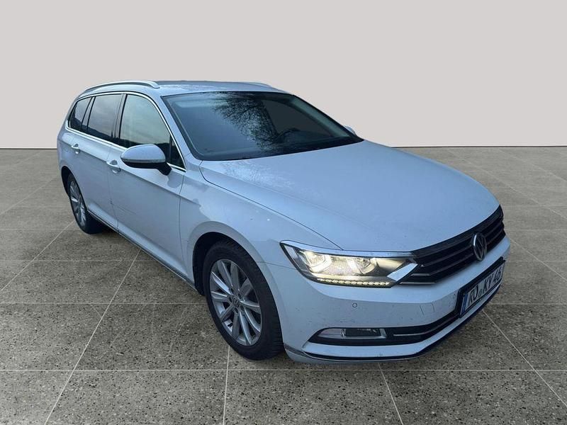 Weiß Gebraucht 2017 VW Passat Highline Kombi | 11.899 € (Fairer Preis) - Bild 1/4
