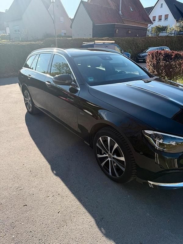 Używany Mercedes E300 306 KM (225 kW) 2021 Czarny Kombi
