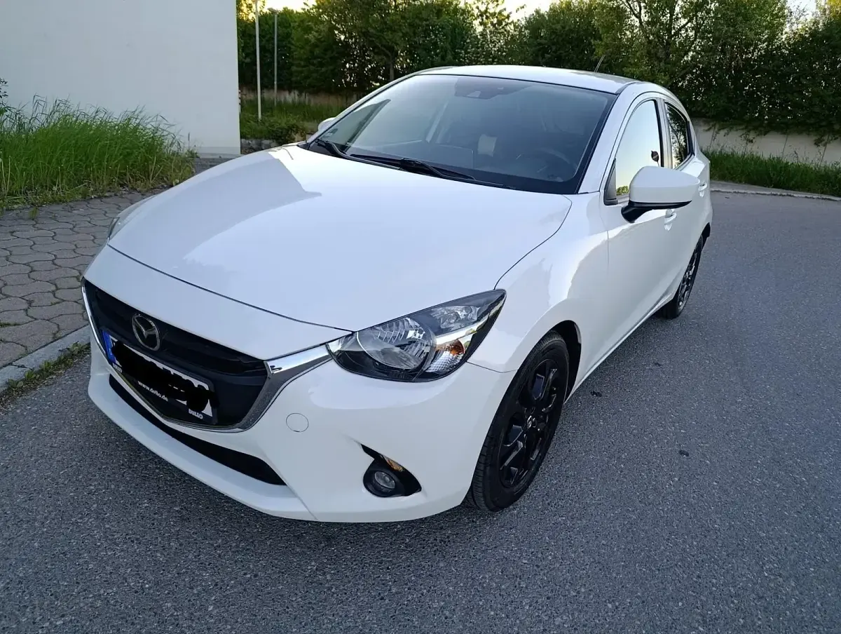 Gebraucht Mazda 2 90 PS (66 kW) 2015 Weiß Kleinwagen