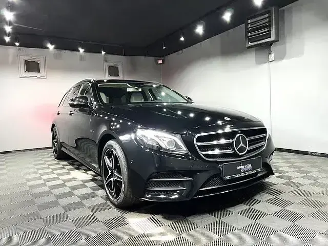 Gebraucht Mercedes E300 AMG 306 PS (225 kW) 2020 Obsidianschwarz  lack (metallic) Kombi