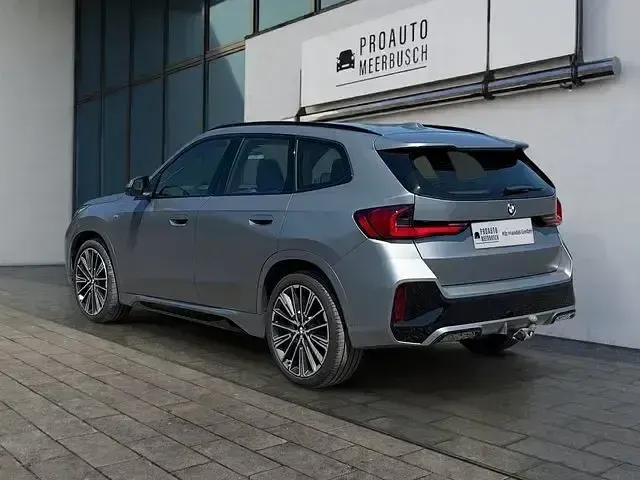 Gebraucht BMW X1 M Sport 211 PS (155 kW) 2024 Frozen pure grey SUV