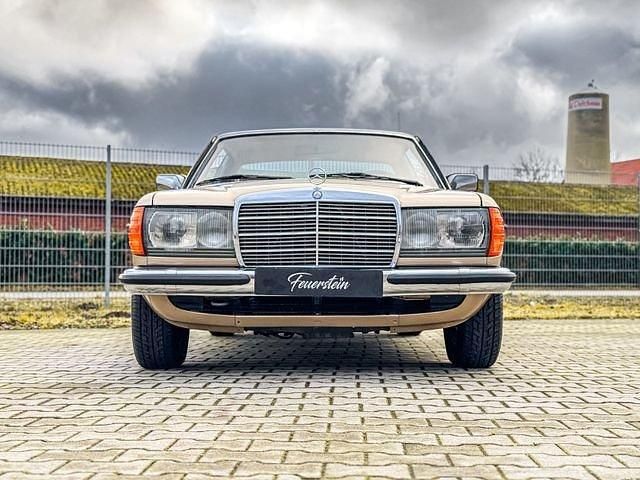 Gebraucht Mercedes 230 136 PS (100 kW) 1982 Gold metallic Coupé