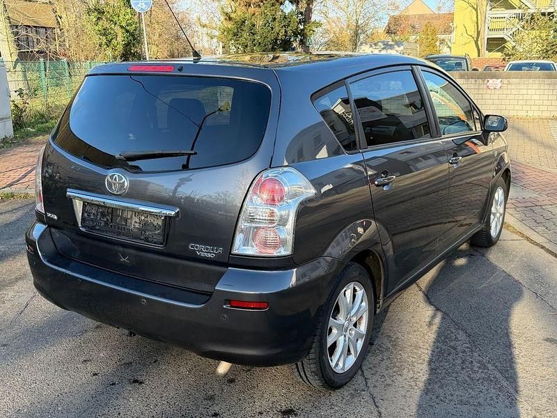 Gebraucht Toyota Corolla Verso Team 129 PS (94 kW) 2008 Grau Van / Kleinbus