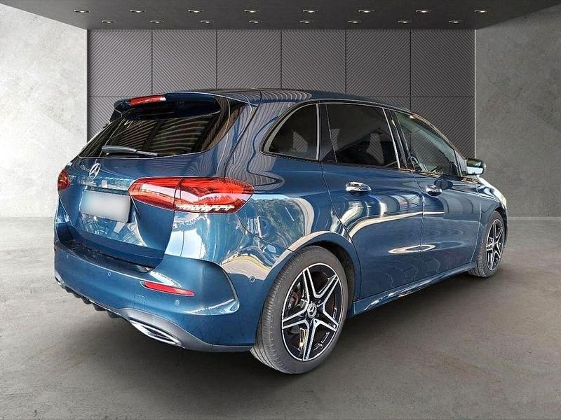 Gebraucht Mercedes B180 AMG line 116 PS (85 kW) 2021 Blau Kleinwagen