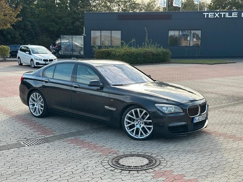 Schwarz Gebraucht 2011 BMW 740 Limousine | 10.000 € (Guter Preis) - Bild 1/4